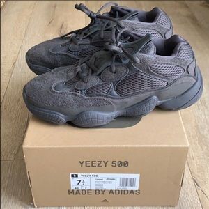 Yeezy 500 black